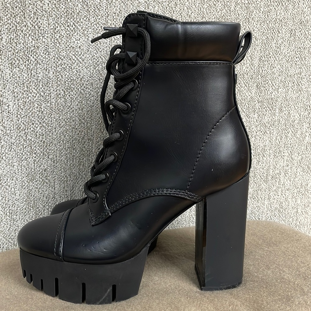 Guess Gwgeovey Black Leather Combat Boots, Size 7.5